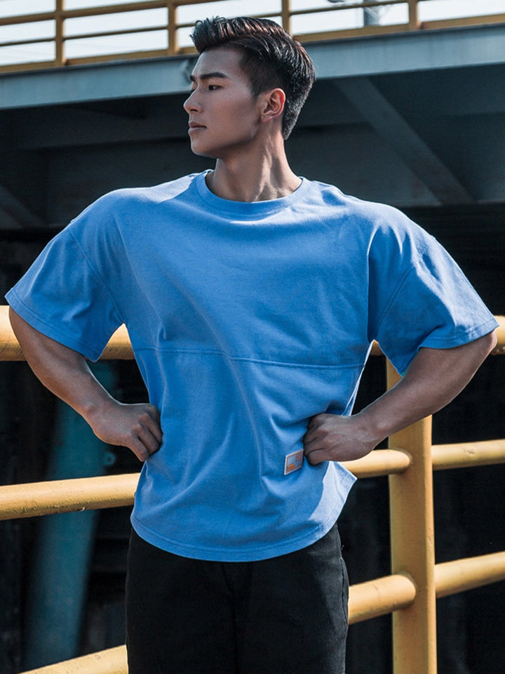 T-shirt oversize con spalle scese