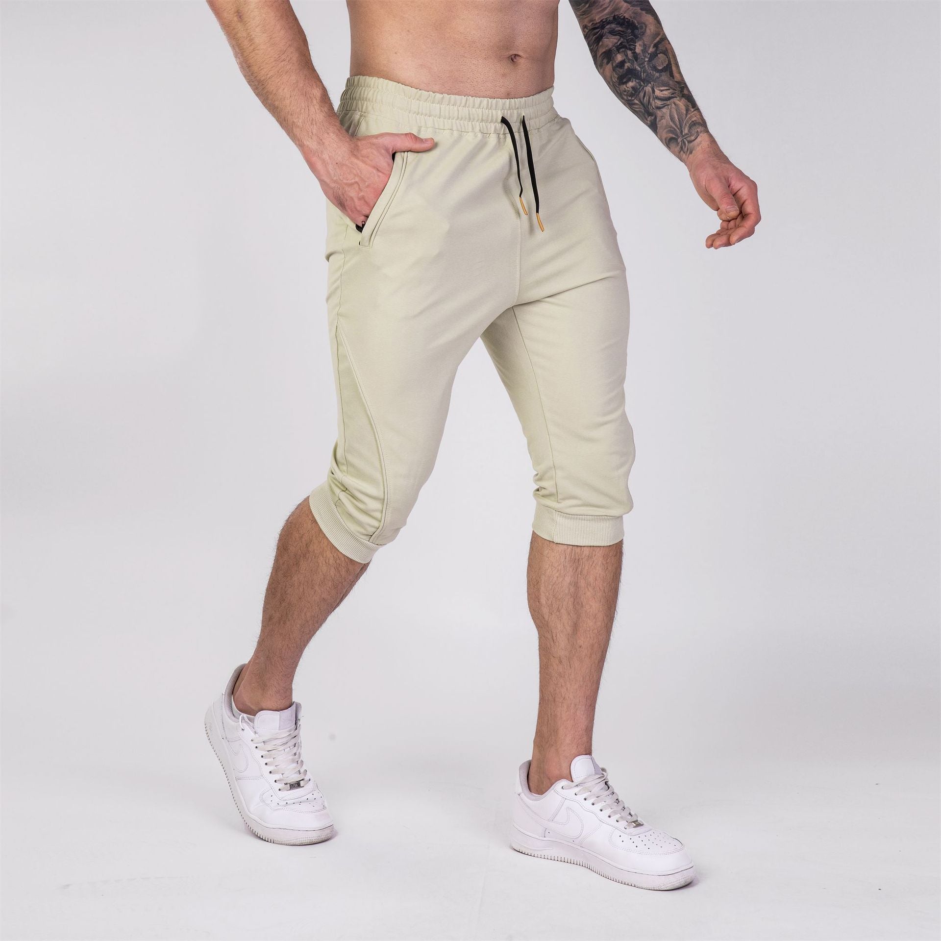 Verkürzte Jogger-Shorts für Herren mit Reißverschlusstaschen