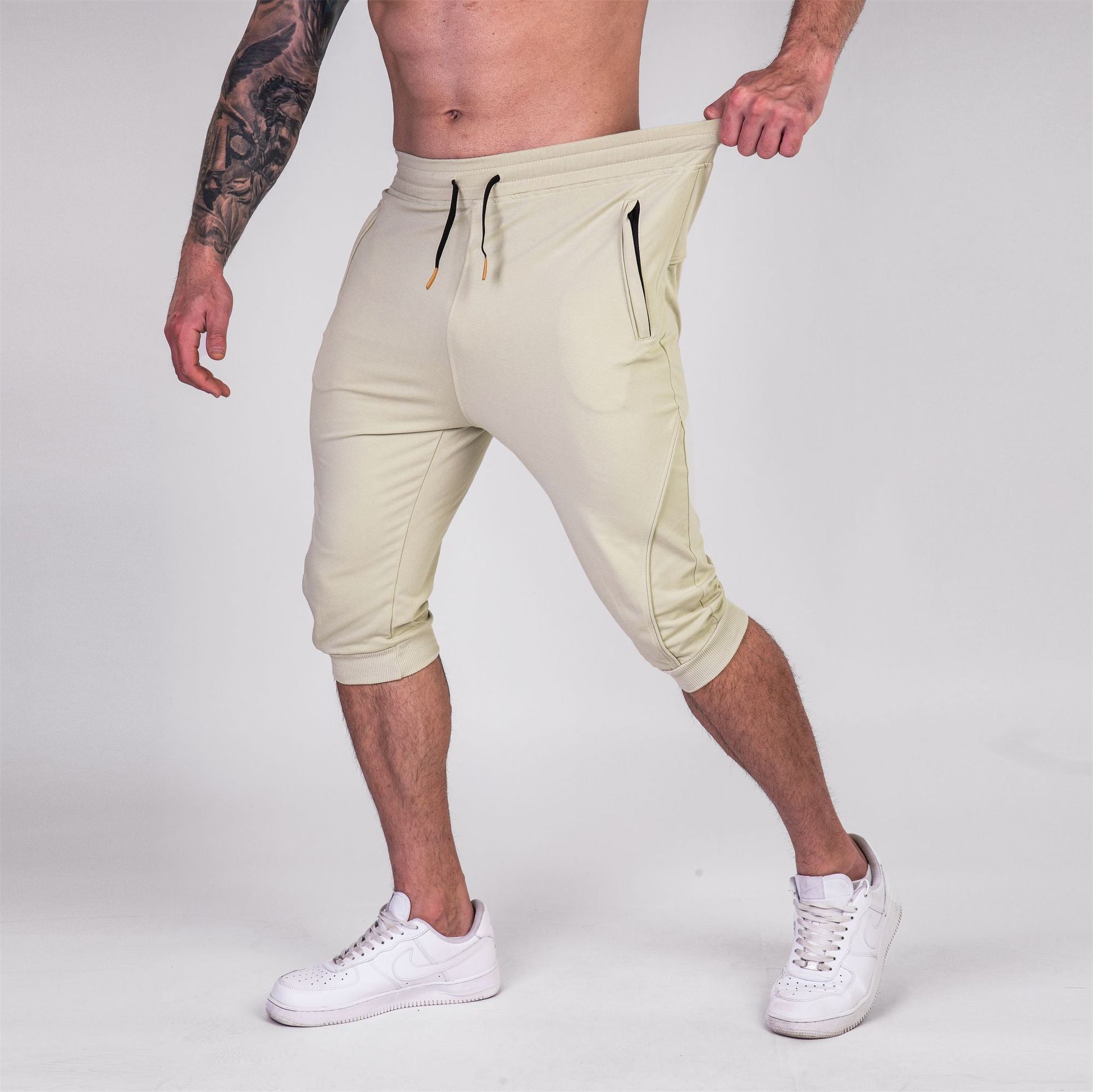 Verkürzte Jogger-Shorts für Herren mit Reißverschlusstaschen