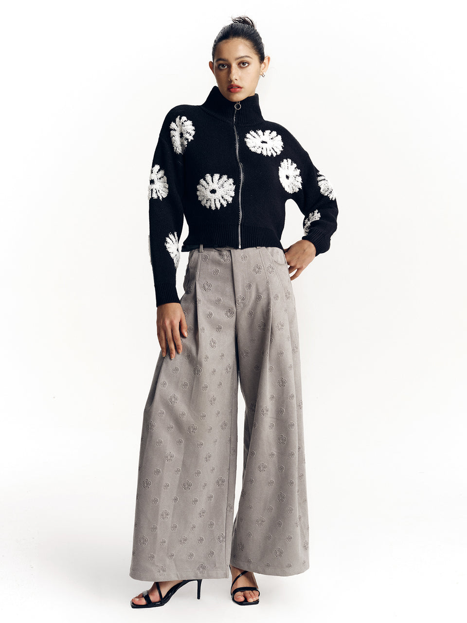 HASASERIES HS1001 Four-leaf Clover Embroidered Elegant Cardigan