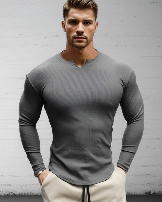 Muscle Fit T-Shirt aus technischer Baumwolle mit V-Ausschnitt und langen Ärmeln und Rippstrick 