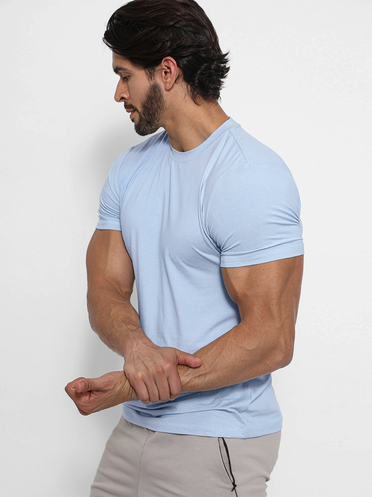 %*Edward 5'11", 179lbs wears S (one size down) for muscular look*%