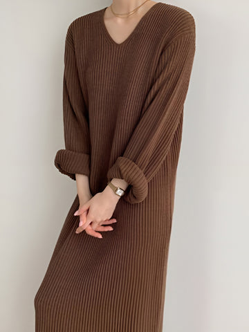 Simple V-Neck Knit Dress