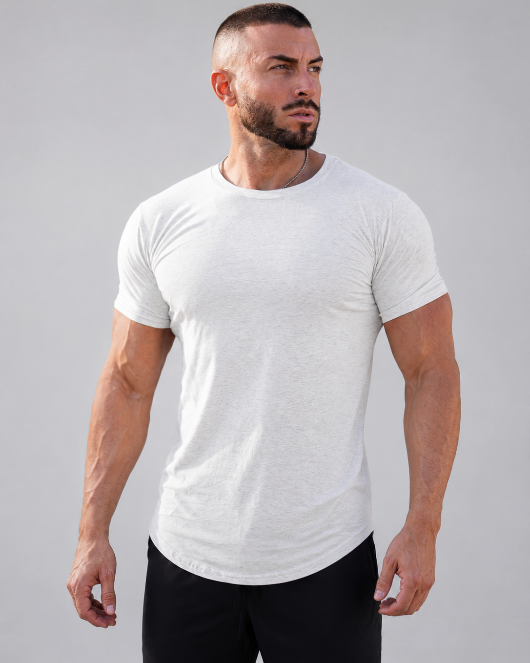 Kore – T-Shirt mit Rundhalsausschnitt und abgerundetem Saum 