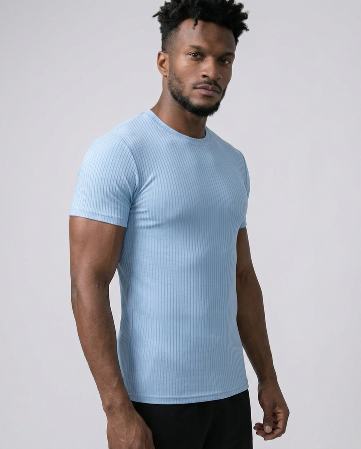 Camiseta de cuello redondo a rayas acanaladas de alta elasticidad 