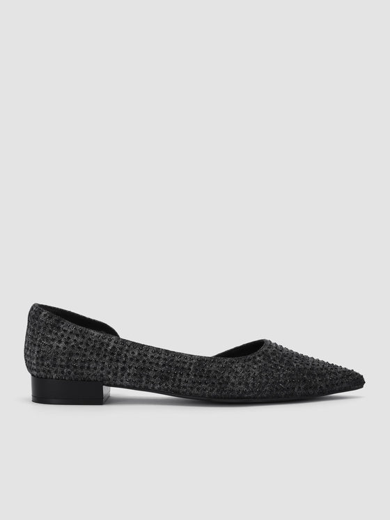 Flache Schuhe mit spitzer Spitze und Strasssteinen
