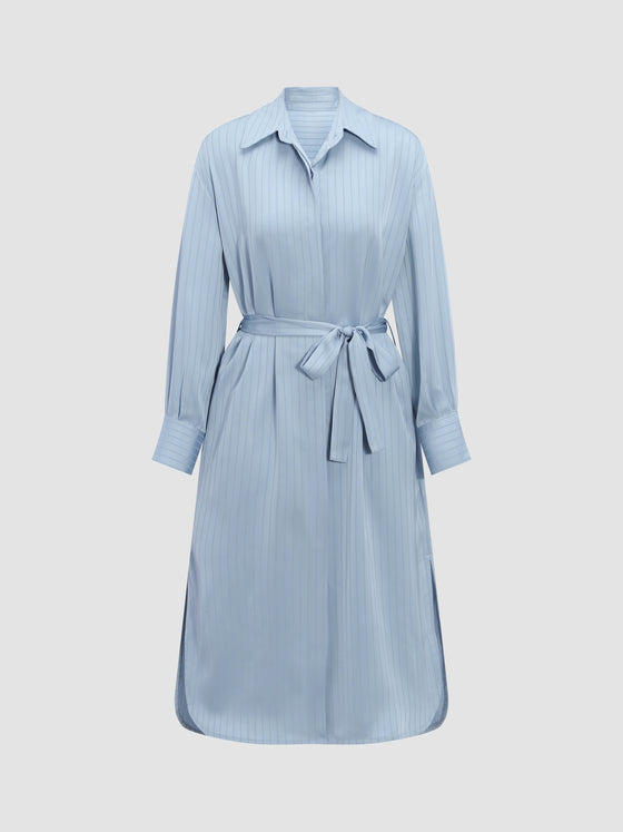 Hemdblusenkleid aus Satin mit Streifen und Gürtel