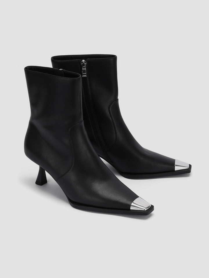 Stiefeletten aus Kunstleder mit spitzer Spitze